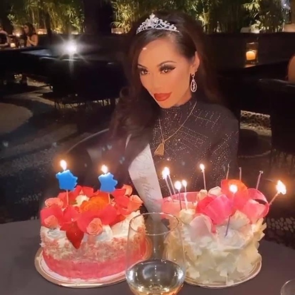 ❤️ 2022 UPDATE - MEET YOUR POSHER ❤️ - Picture 2 of 15